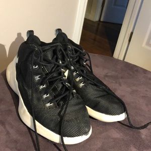 Nike basketball men’s shoe size 9